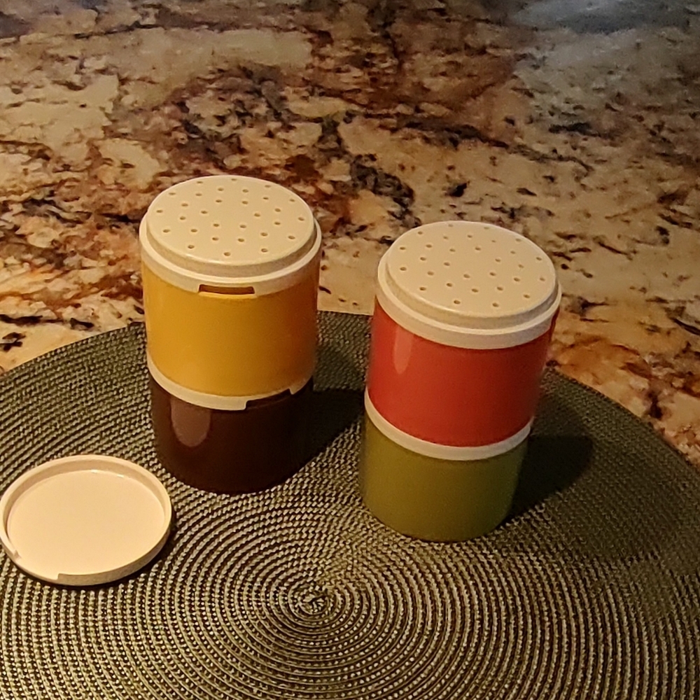 Tupperware Stacking Spice Shakers in Orange, , Olive Green, Yellow, Brown Retro - Picture 6 of 11